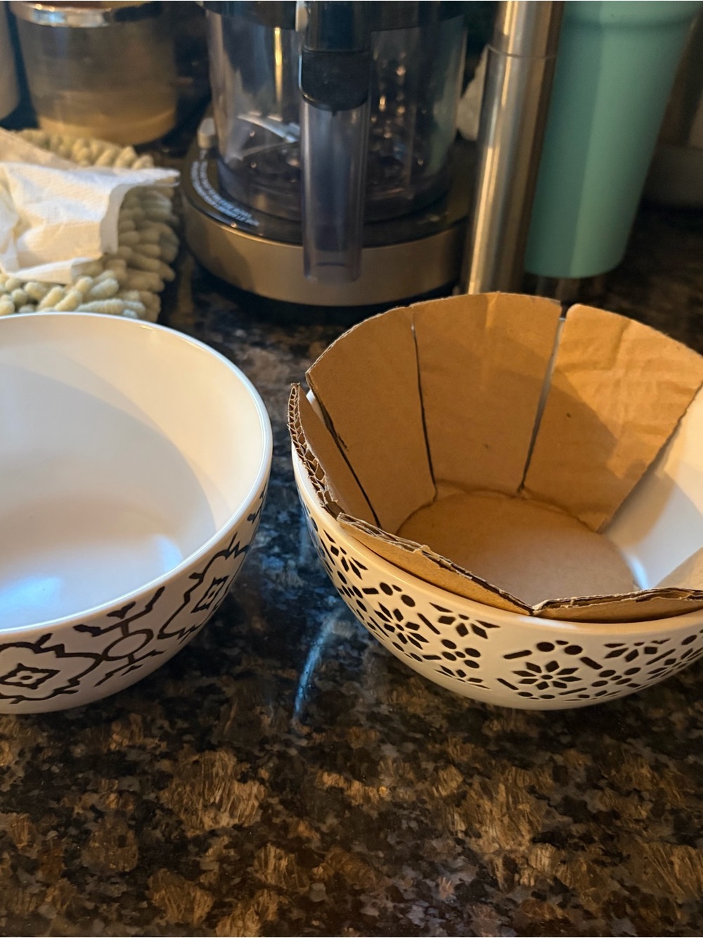 Mikasa Celebration Stoneware Bowls - White with Gold Pattern (Set of 6) - Picture 3 of 3
